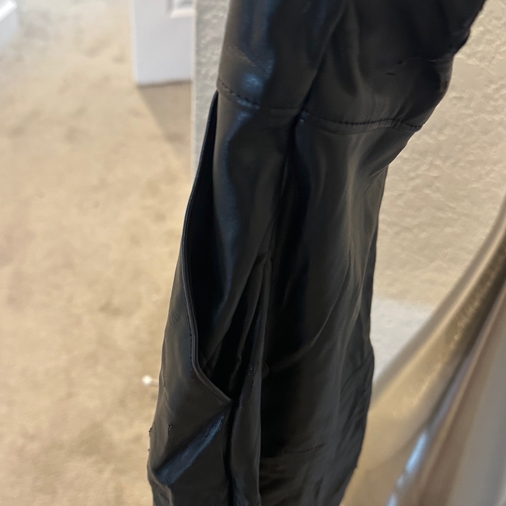 New Look Black Faux Leather Sleeveless Shift Dress with a Pocket - Picture 7 of 7